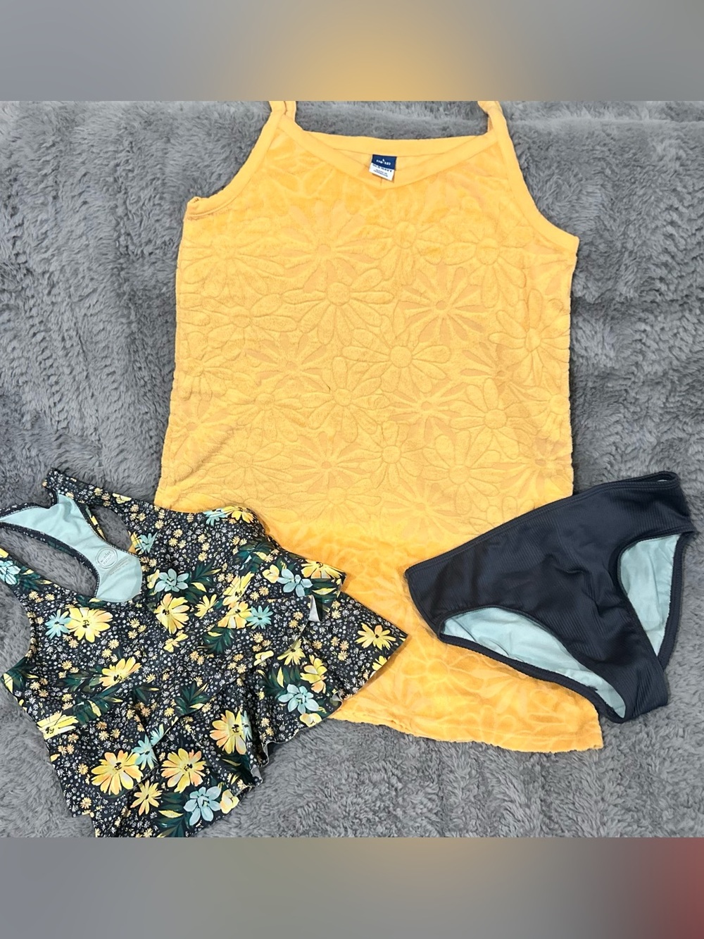 Yellow Floral-Textured Girls 10/12 Swimsuit cover-up with Tankini top & bottom.